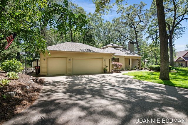 792 Pine Bay Avenue, Holland, MI 49424
