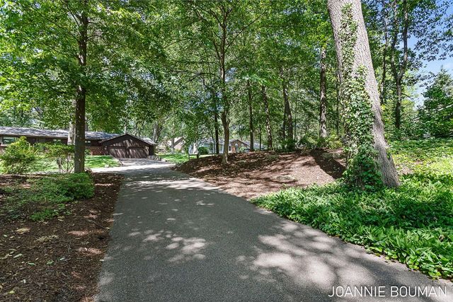 792 Pine Bay Avenue, Holland, MI 49424