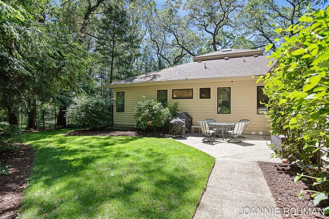 792 Pine Bay Avenue, Holland, MI 49424
