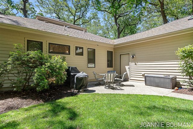 792 Pine Bay Avenue, Holland, MI 49424