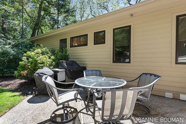 792 Pine Bay Avenue, Holland, MI 49424