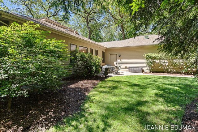792 Pine Bay Avenue, Holland, MI 49424