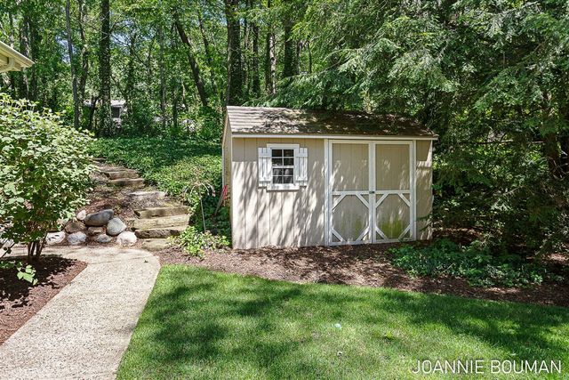 792 Pine Bay Avenue, Holland, MI 49424
