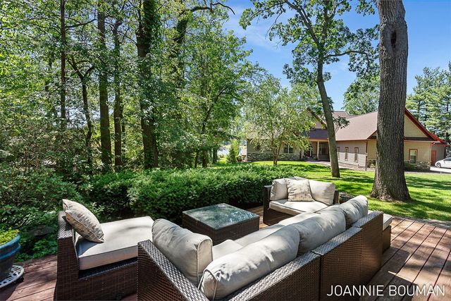 792 Pine Bay Avenue, Holland, MI 49424