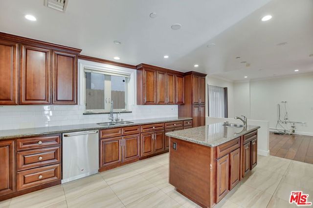 918 S Wooster Street 1, Los Angeles, CA 90035