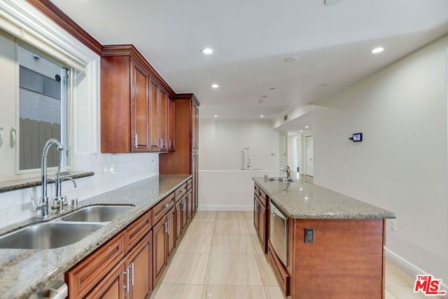 918 S Wooster Street 1, Los Angeles, CA 90035