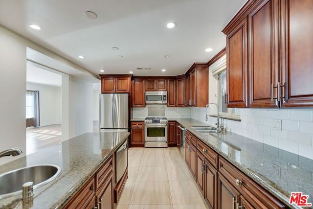 918 S Wooster Street 1, Los Angeles, CA 90035