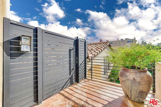 918 S Wooster Street 1, Los Angeles, CA 90035