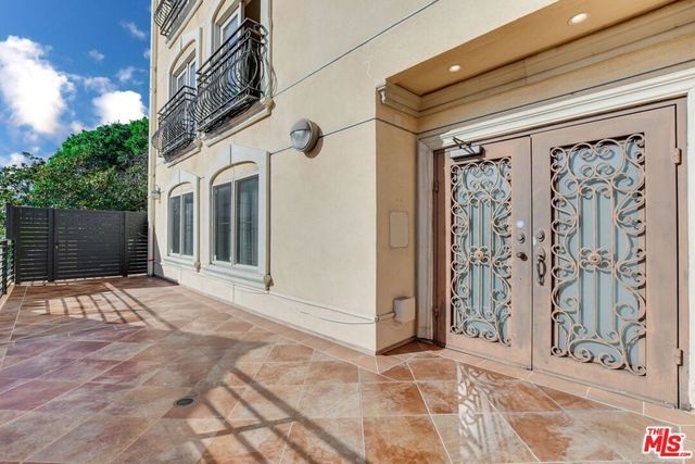 918 S Wooster Street 1, Los Angeles, CA 90035