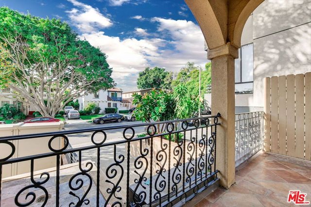 918 S Wooster Street 1, Los Angeles, CA 90035