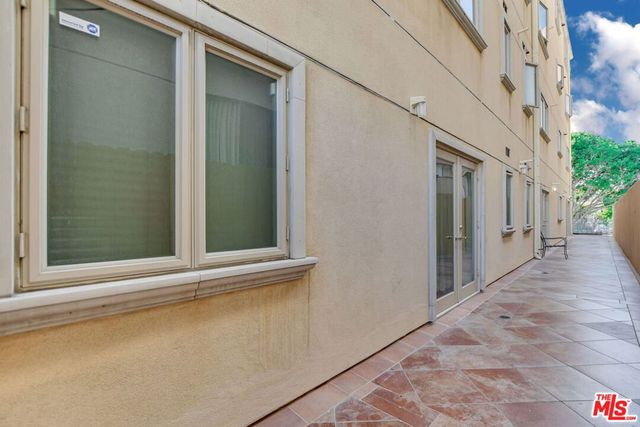 918 S Wooster Street 1, Los Angeles, CA 90035