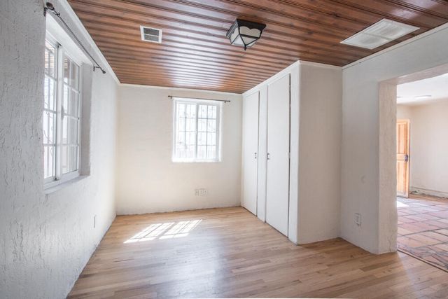 902 Edith Boulevard NE, Albuquerque, NM 87102