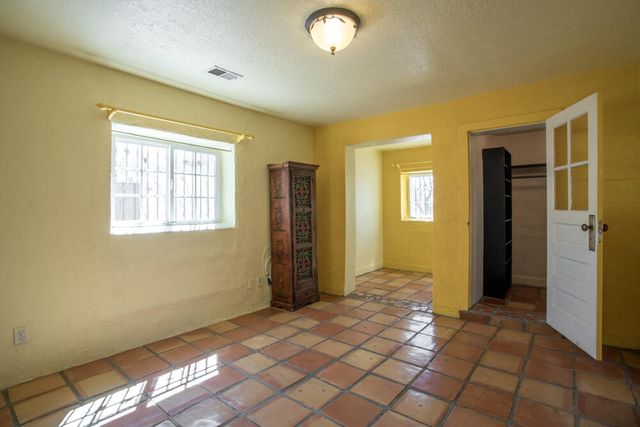 902 Edith Boulevard NE, Albuquerque, NM 87102