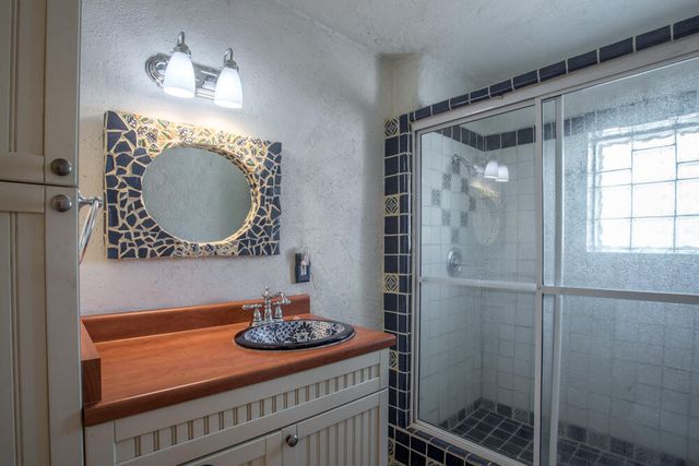 902 Edith Boulevard NE, Albuquerque, NM 87102