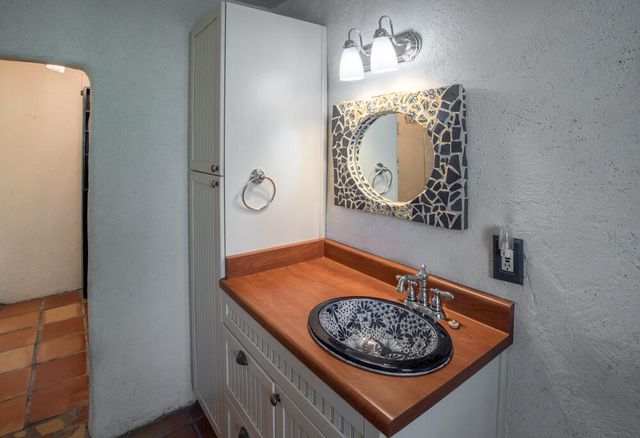 902 Edith Boulevard NE, Albuquerque, NM 87102