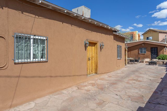 902 Edith Boulevard NE, Albuquerque, NM 87102