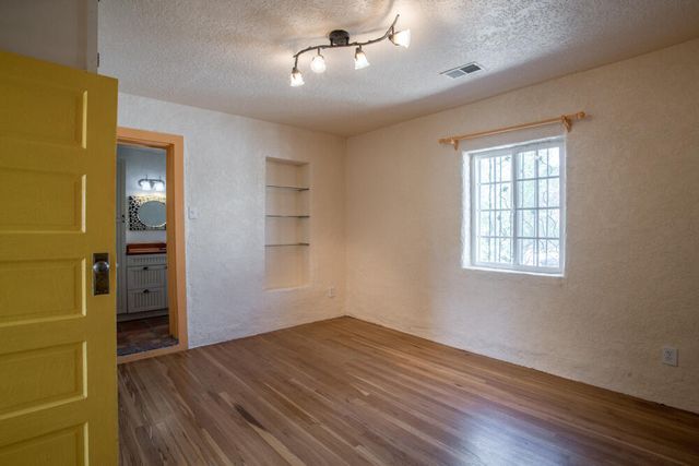 902 Edith Boulevard NE, Albuquerque, NM 87102