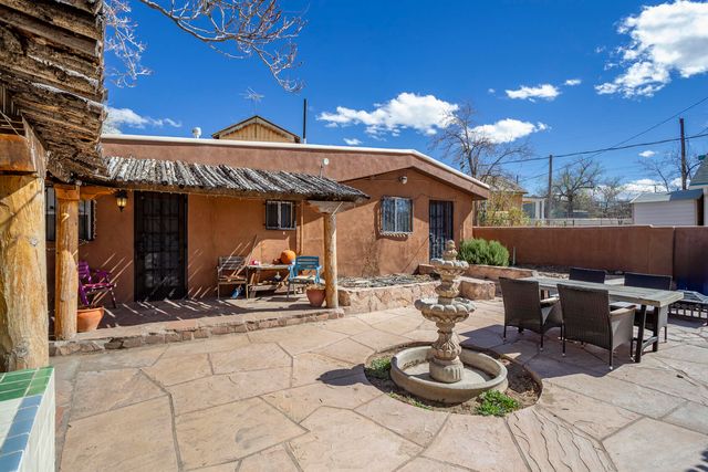 902 Edith Boulevard NE, Albuquerque, NM 87102