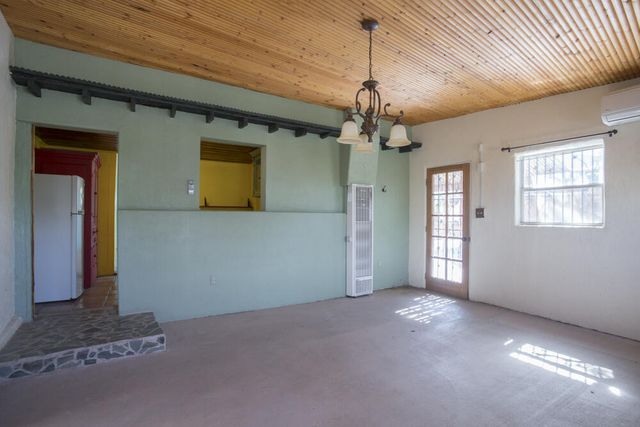 902 Edith Boulevard NE, Albuquerque, NM 87102