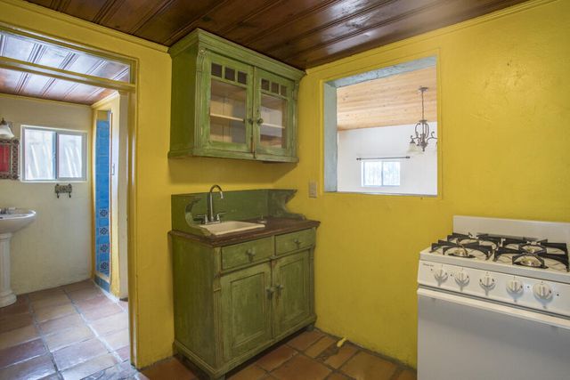 902 Edith Boulevard NE, Albuquerque, NM 87102