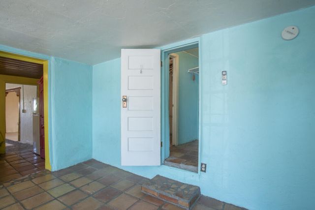 902 Edith Boulevard NE, Albuquerque, NM 87102
