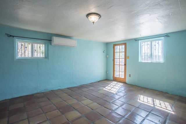 902 Edith Boulevard NE, Albuquerque, NM 87102