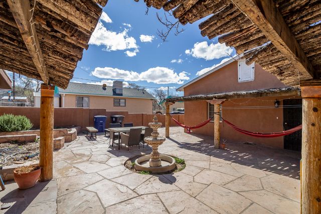 902 Edith Boulevard NE, Albuquerque, NM 87102