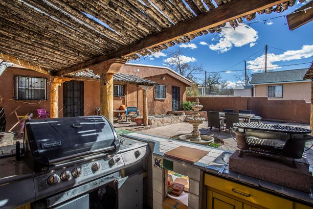 902 Edith Boulevard NE, Albuquerque, NM 87102