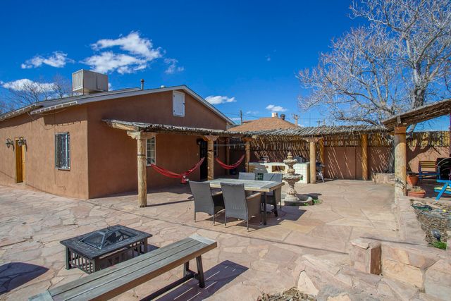 902 Edith Boulevard NE, Albuquerque, NM 87102