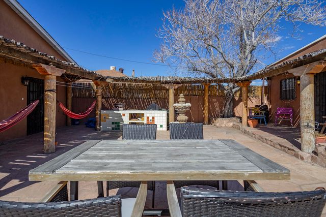 902 Edith Boulevard NE, Albuquerque, NM 87102