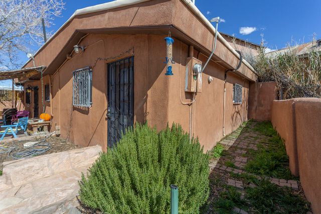 902 Edith Boulevard NE, Albuquerque, NM 87102