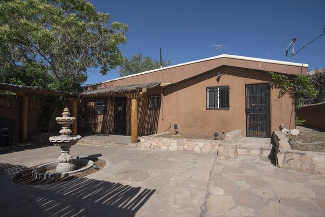 902 Edith Boulevard NE, Albuquerque, NM 87102