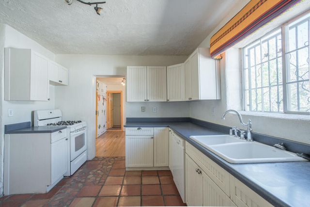 902 Edith Boulevard NE, Albuquerque, NM 87102