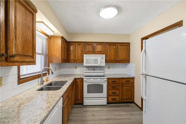 7 August Lane, Bella Vista, AR 72715