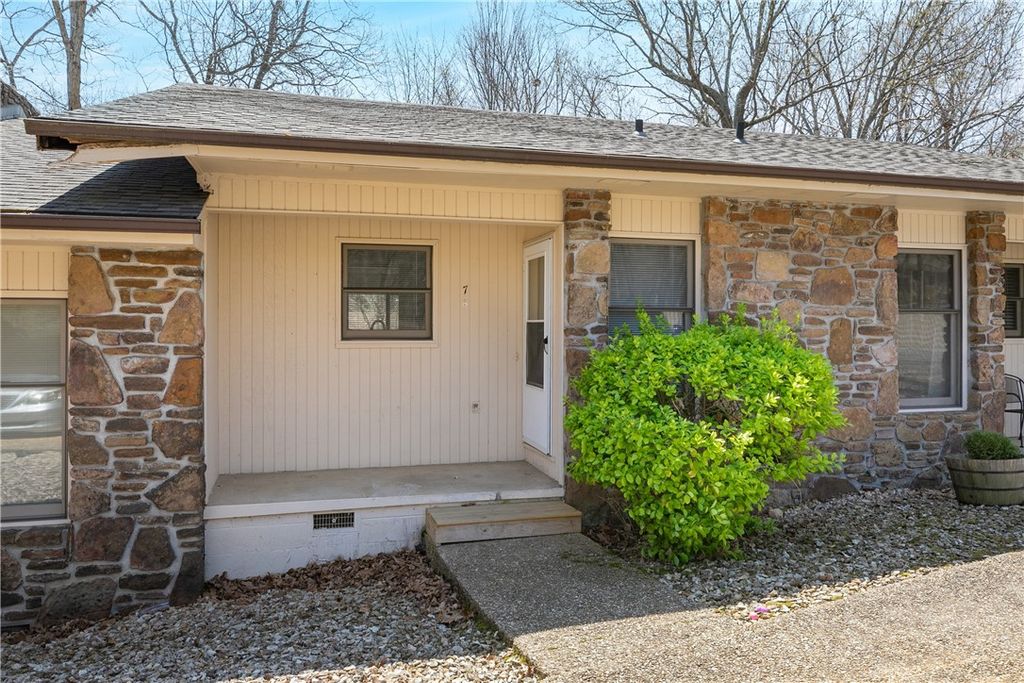 7 August Lane, Bella Vista, AR 72715