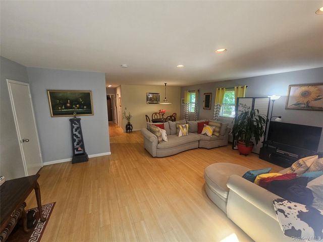 1337 Broadway C10, Hewlett, NY 11557