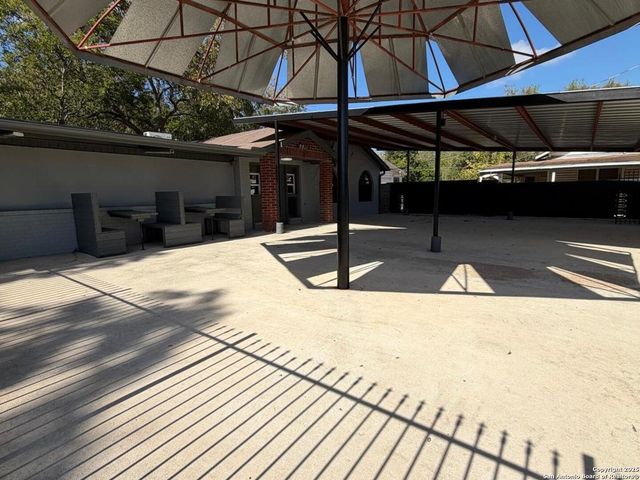 2011 Mission, San Antonio, TX 78214