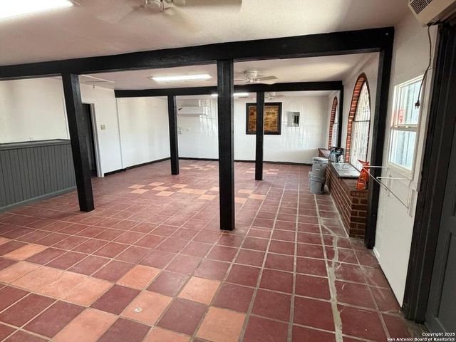 2011 Mission, San Antonio, TX 78214