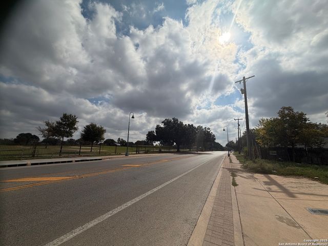 2011 Mission, San Antonio, TX 78214