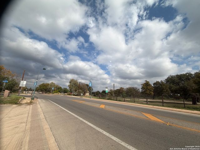 2011 Mission, San Antonio, TX 78214