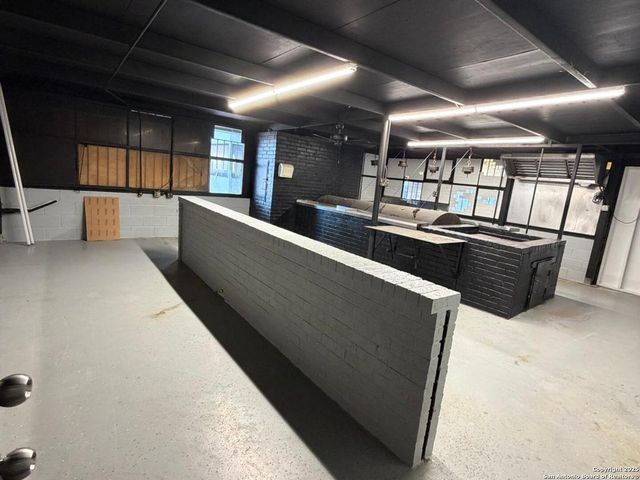 2011 Mission, San Antonio, TX 78214