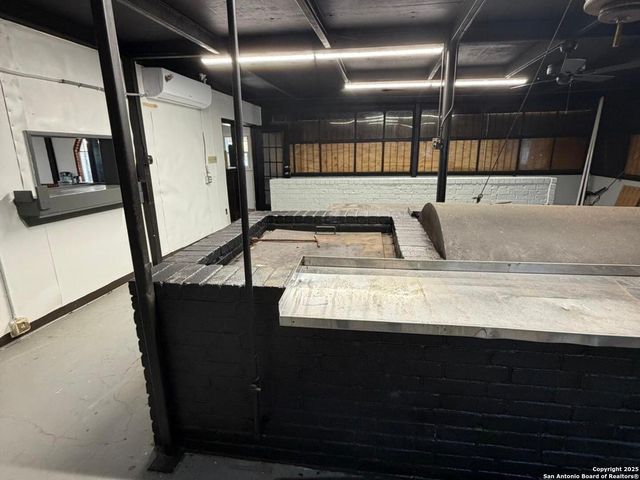 2011 Mission, San Antonio, TX 78214