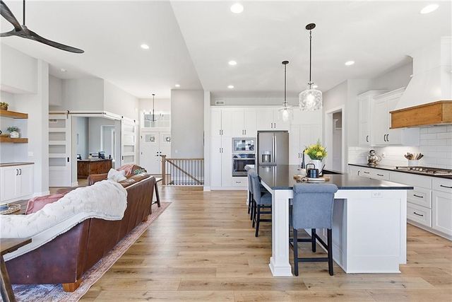 18120 N Peach Blossom Drive, Platte City, MO 64079