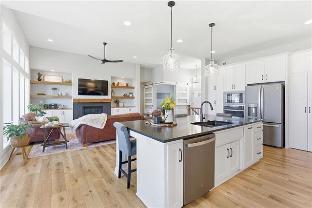 18120 N Peach Blossom Drive, Platte City, MO 64079