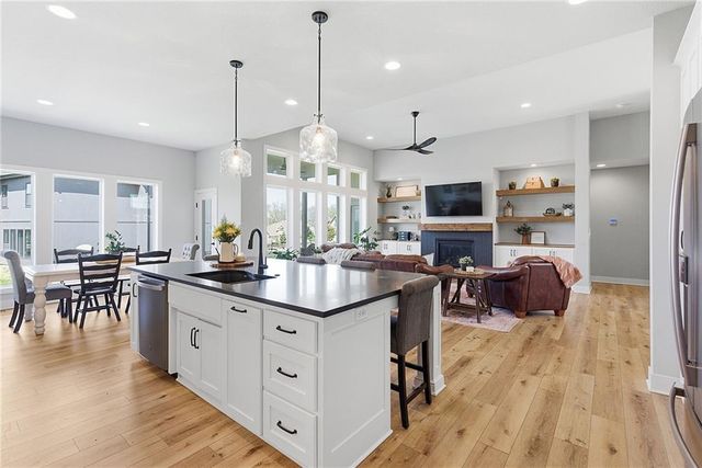 18120 N Peach Blossom Drive, Platte City, MO 64079