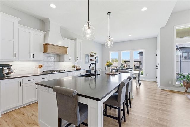 18120 N Peach Blossom Drive, Platte City, MO 64079