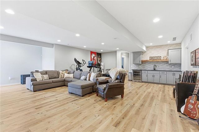 18120 N Peach Blossom Drive, Platte City, MO 64079