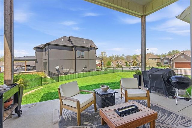 18120 N Peach Blossom Drive, Platte City, MO 64079
