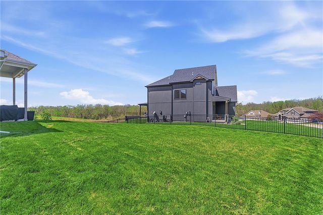18120 N Peach Blossom Drive, Platte City, MO 64079