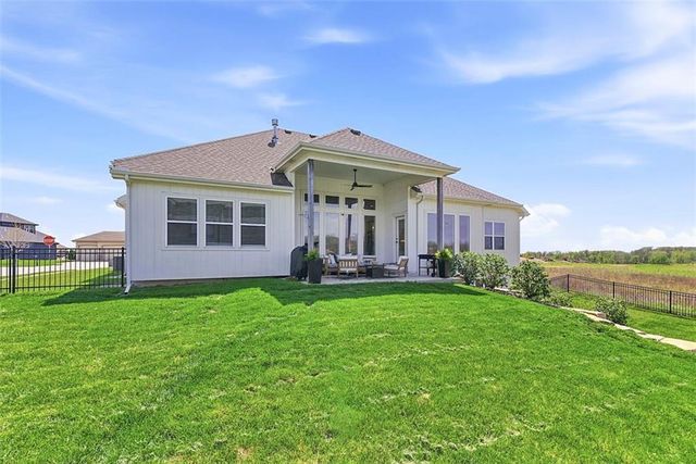 18120 N Peach Blossom Drive, Platte City, MO 64079